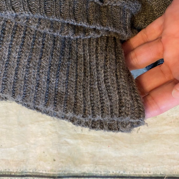 Cliché gray wool blend Tiered Bell Sleeve, sweater. M - Picture 8 of 8